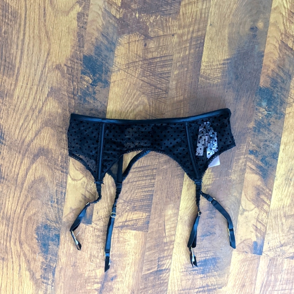 Women's Victoria's Secret Black Lace Garter Belt, Size L